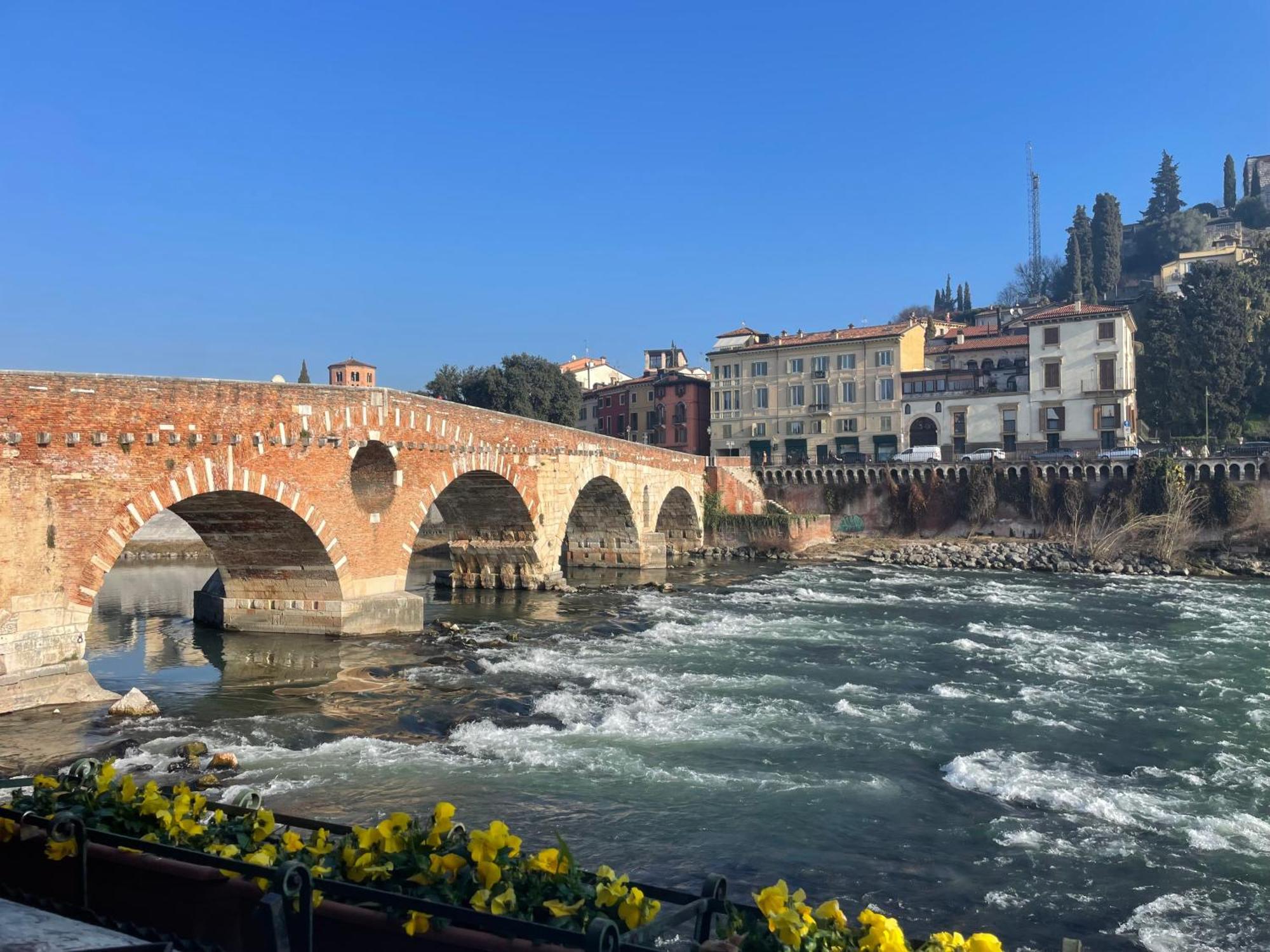 Primavera Al Teatro Romano Verona Buitenkant foto