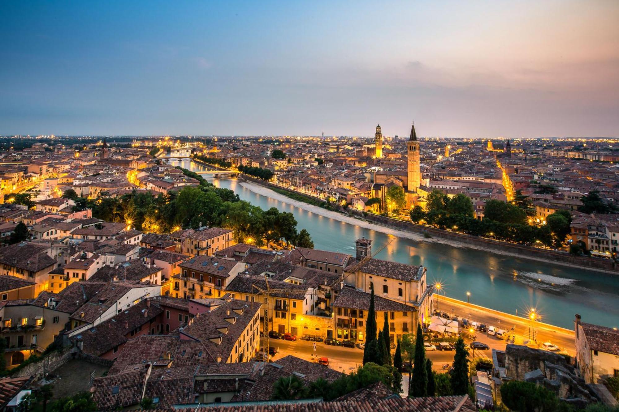 Primavera Al Teatro Romano Verona Buitenkant foto