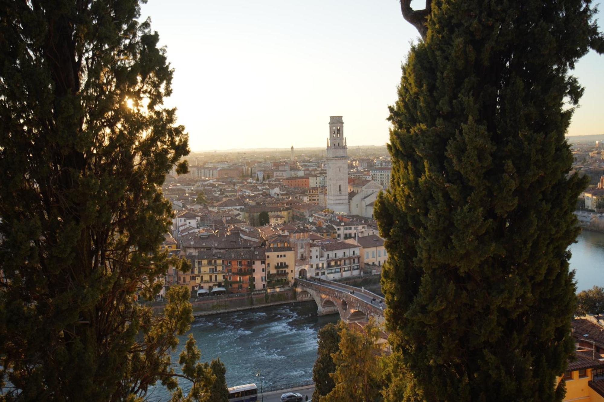 Primavera Al Teatro Romano Verona Buitenkant foto